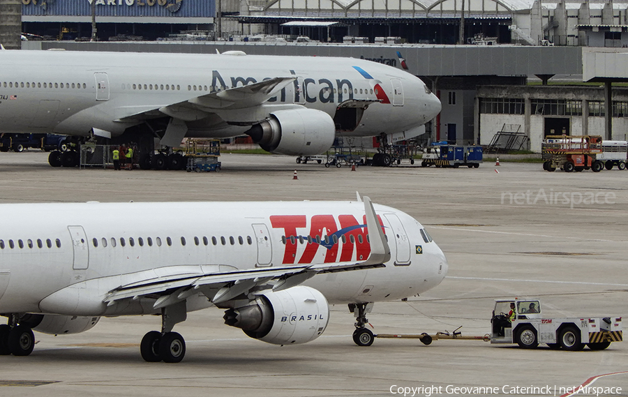 TAM Brazilian Airlines Airbus A321-211 (PT-XPF) | Photo 333646