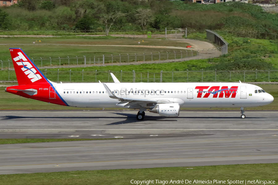 TAM Brazilian Airlines Airbus A321-211 (PT-XPH) | Photo 409495