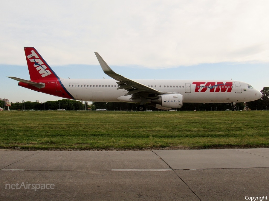 TAM Brazilian Airlines Airbus A321-211 (PT-XPI) | Photo 201564