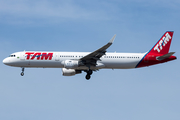 TAM Brazilian Airlines Airbus A321-211 (PT-XPI) at  Sao Paulo - Guarulhos - Andre Franco Montoro (Cumbica), Brazil