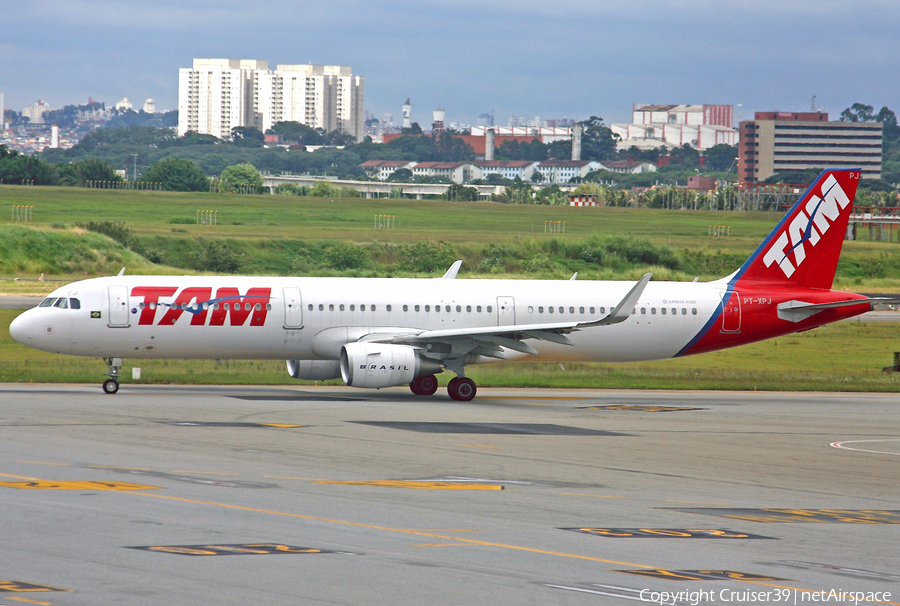 TAM Brazilian Airlines Airbus A321-211 (PT-XPJ) | Photo 143868
