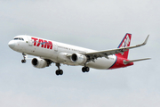 TAM Brazilian Airlines Airbus A321-211 (PT-XPJ) at  Sao Paulo - Guarulhos - Andre Franco Montoro (Cumbica), Brazil