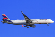 LATAM Airlines Brasil Airbus A321-211 (PT-XPL) at  Sao Paulo - Guarulhos - Andre Franco Montoro (Cumbica), Brazil