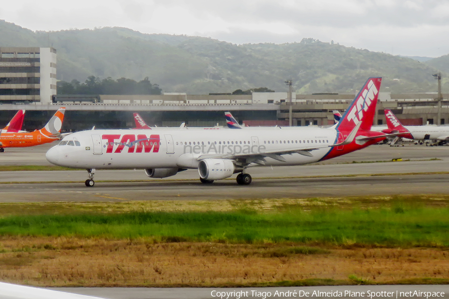 TAM Brazilian Airlines Airbus A321-211 (PT-XPL) | Photo 392025