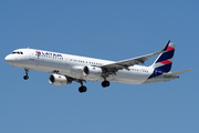 LATAM Airlines Brasil Airbus A321-211 (PT-XPO) at  Sao Paulo - Guarulhos - Andre Franco Montoro (Cumbica), Brazil