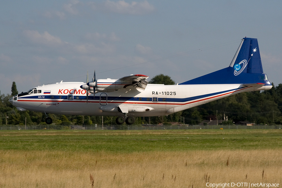 Kosmos Airlines Antonov An-12B (RA-11025) | Photo 267481