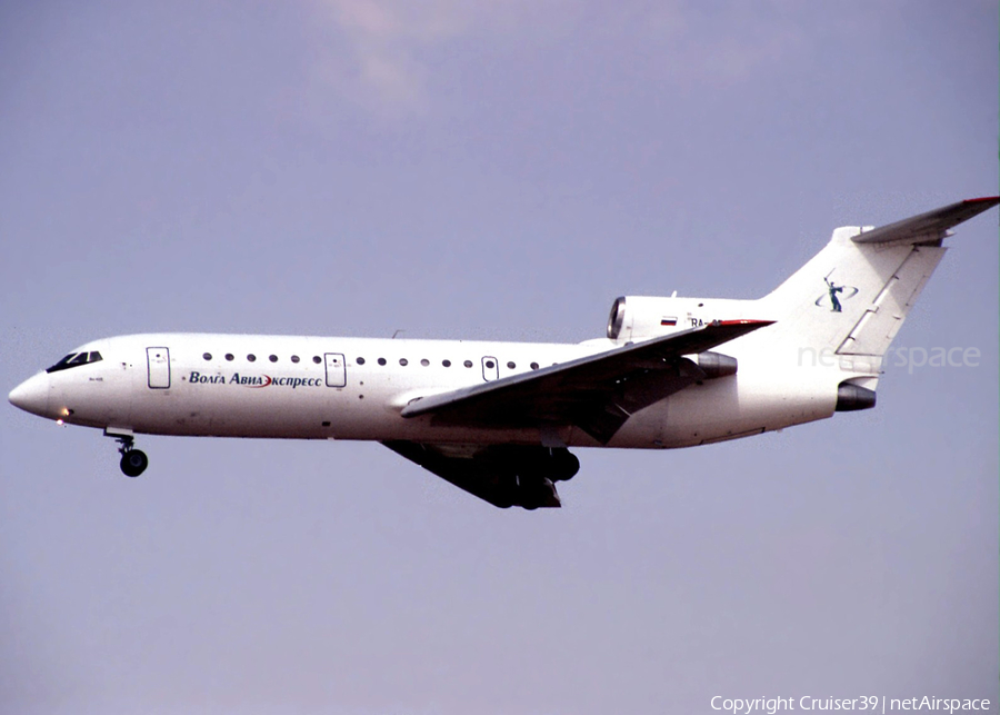 Volga Aviaexpress Yakovlev Yak-42D (RA-42359) | Photo 555545