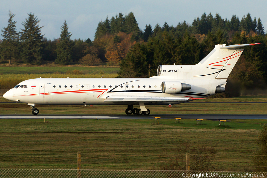 Lukoil-Avia Yakovlev Yak-42D (RA-42424) | Photo 291767