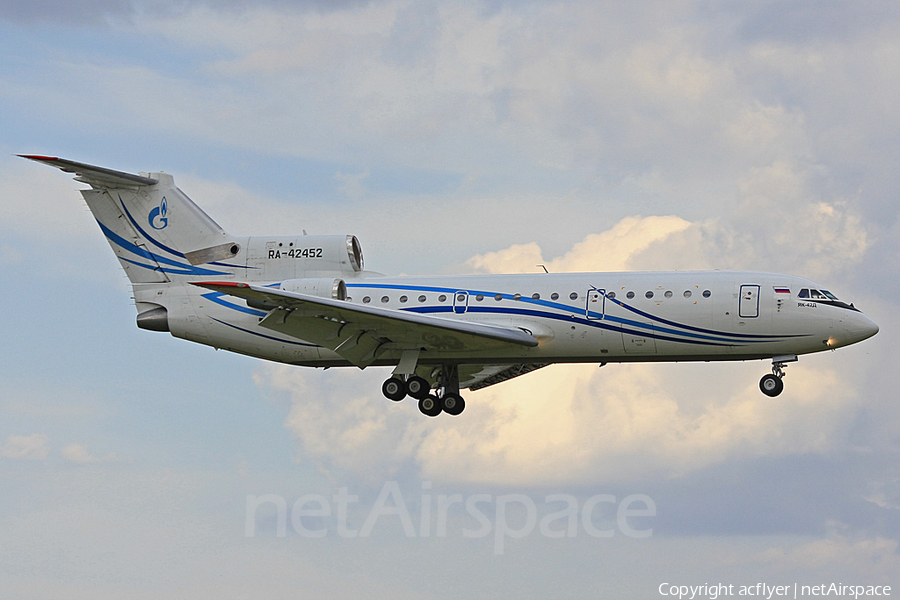 Gazpromavia Yakovlev Yak-42D (RA-42452) | Photo 348367