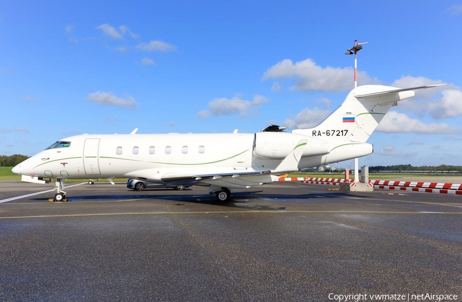 Tulpar Air Service Bombardier BD-100-1A10 Challenger 300 (RA-67217) | Photo 191041