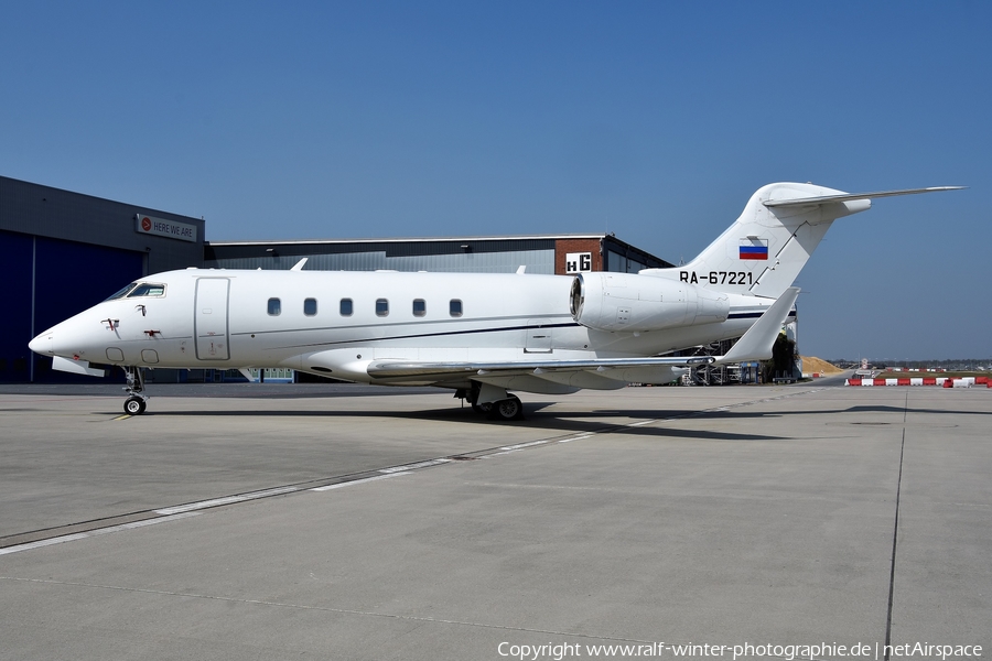 Tatarstan Air Bombardier BD-100-1A10 Challenger 300 (RA-67221) | Photo 450027