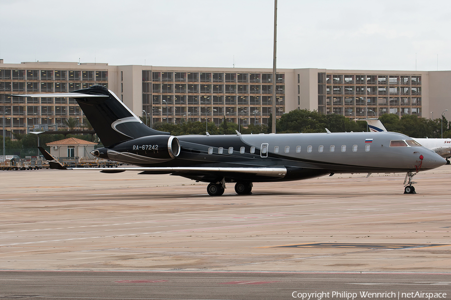 (Private) Bombardier BD-700-1A10 Global Express XRS (RA-67242) | Photo 289453