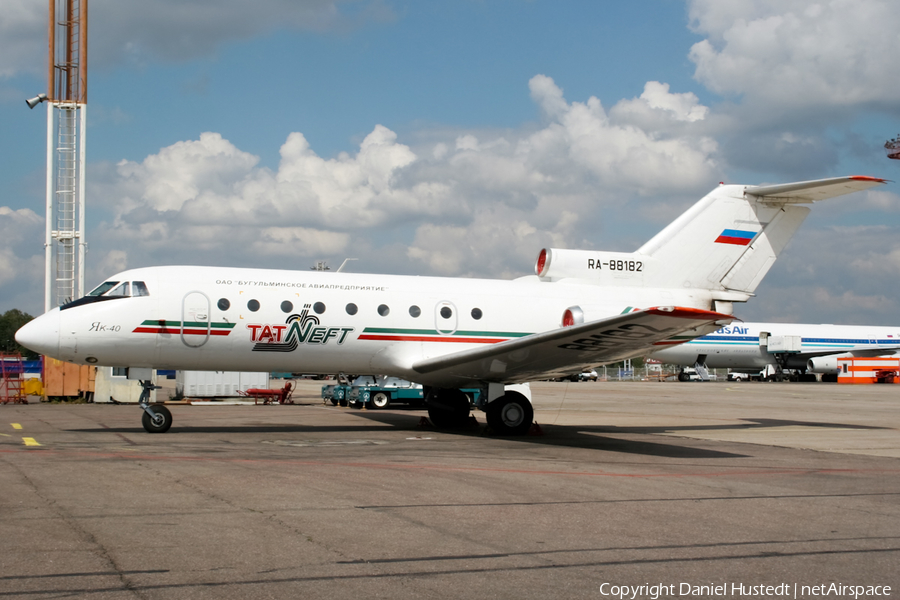 Tatneftaero Yakovlev Yak-40 (RA-88182) | Photo 560693