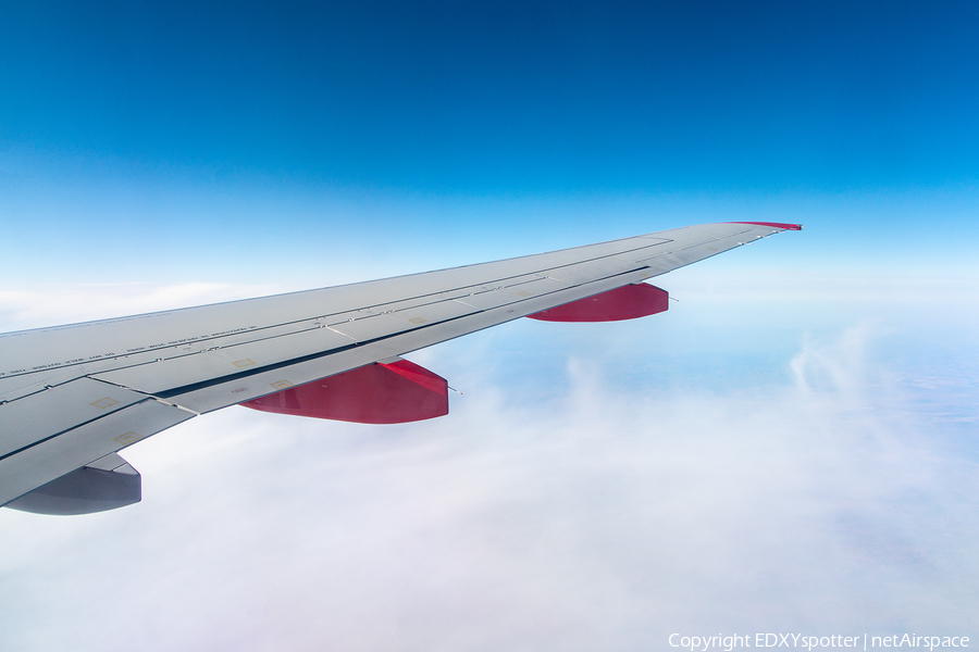 Red Wings Sukhoi Superjet 100-95B (RA-89140) | Photo 488064