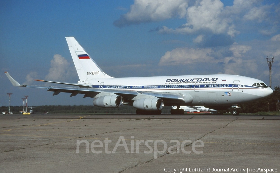 Domodedovo Airlines Ilyushin Il-96-300 (RA-96009) | Photo 413040