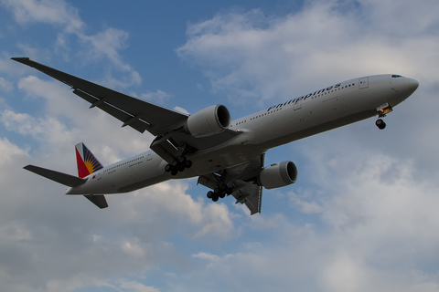 Philippine Airlines Boeing 777-3F6(ER) (RP-C7775) at  London - Heathrow, United Kingdom