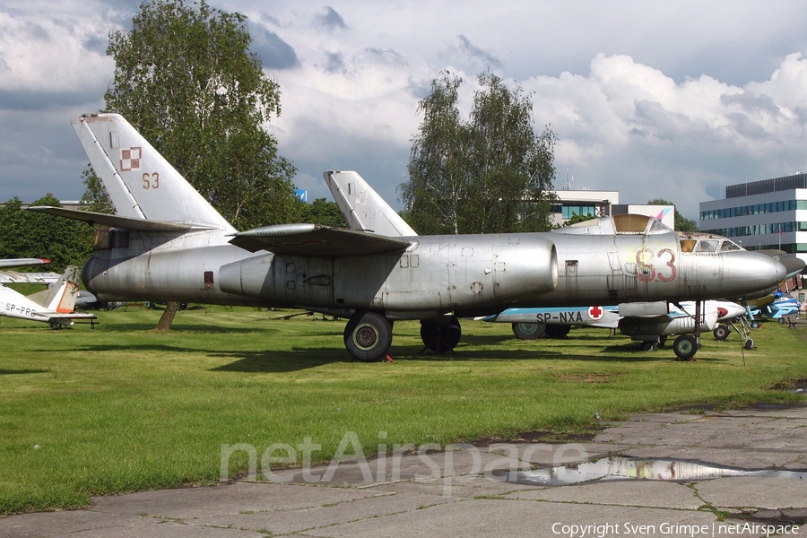 Polish Air Force (Siły Powietrzne) Ilyushin IL-28U Mascot (S3) | Photo 330354