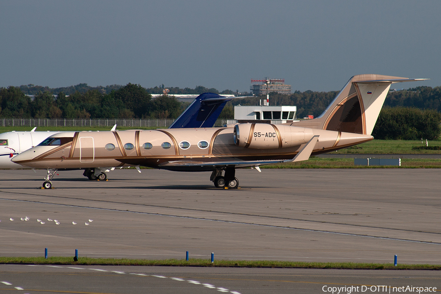 Elit'Avia Gulfstream G-IV-X (G450) (S5-ADC) | Photo 269548