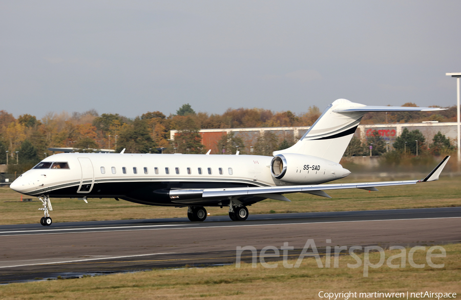 Elit'Avia Bombardier BD-700-1A10 Global 6000 (S5-SAD) | Photo 359280