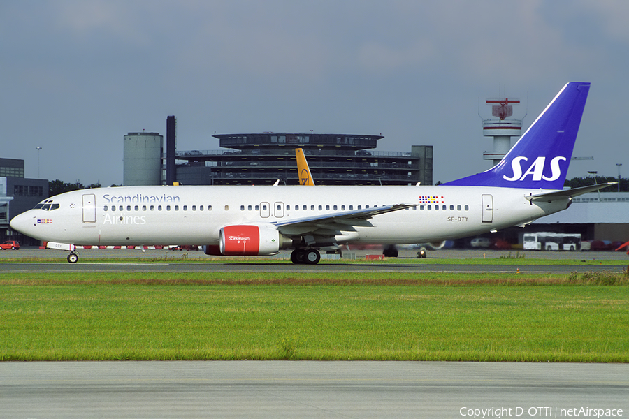 SAS - Scandinavian Airlines Boeing 737-883 (SE-DTY) | Photo 490357