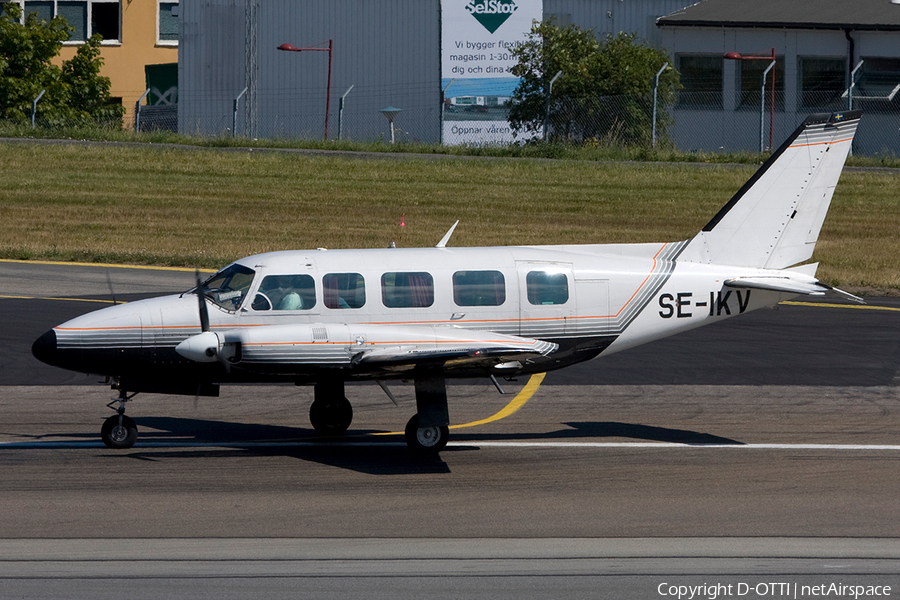 Fly Logic Sweden Piper PA-31-350 Navajo Chieftain (SE-IKV) | Photo 267091