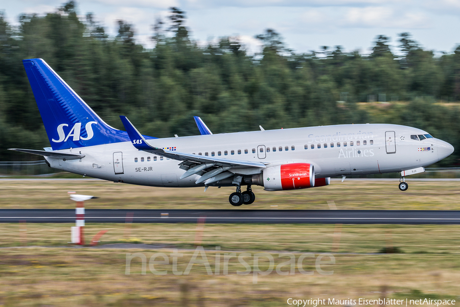 SAS - Scandinavian Airlines Boeing 737-76N (SE-RJR) | Photo 90436