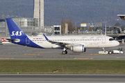 SAS - Scandinavian Airlines (SE-ROZ) at  Oslo - Gardermoen, Norway