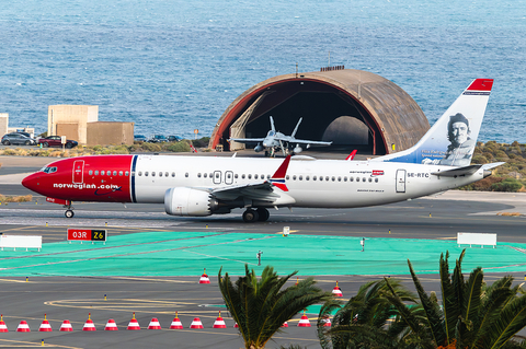 Norwegian Air Sweden Boeing 737-8 MAX (SE-RTC) at  Gran Canaria, Spain