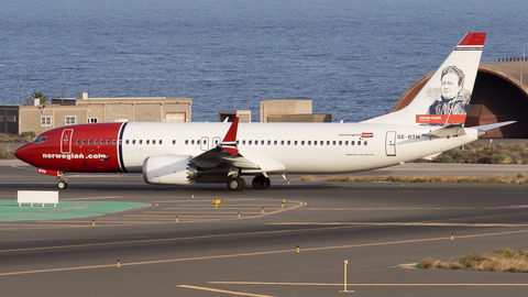 Norwegian Air Sweden Boeing 737-8 MAX (SE-RTH) at  Gran Canaria, Spain