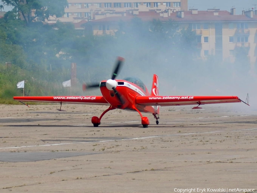 Zelazny Aerobatic Team Extra EA-300LC (SP-AUP) | Photo 63138