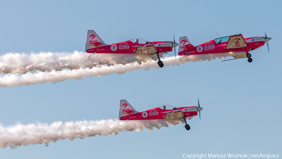 Zelazny Aerobatic Team Extra EA-300LC (SP-AUP) | Photo 638987