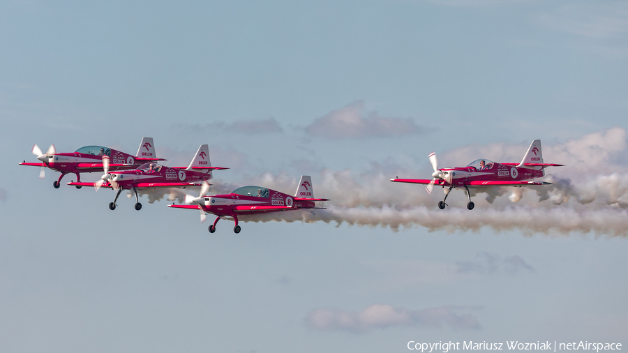 Zelazny Aerobatic Team Extra EA-300LC (SP-AUP) | Photo 638988