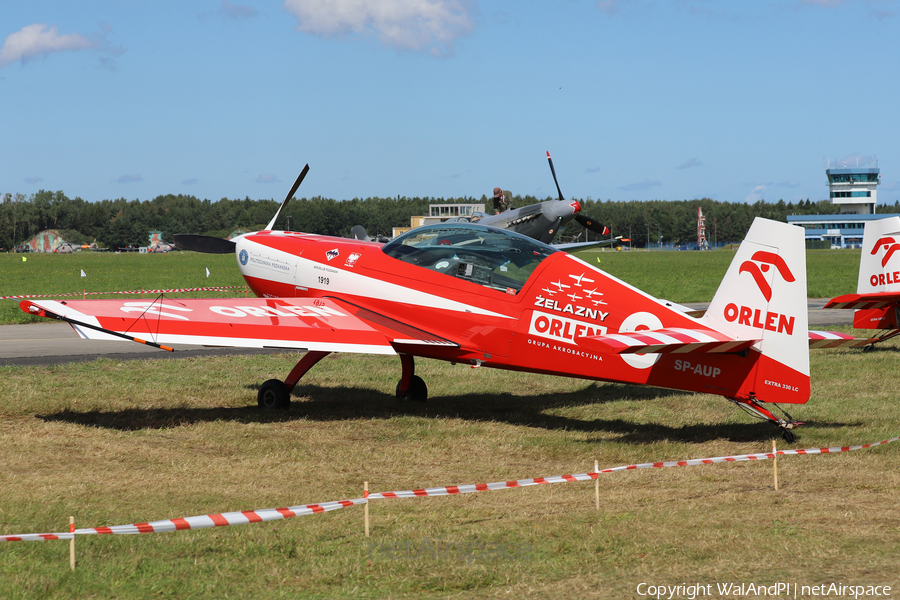 Zelazny Aerobatic Team Extra EA-300LC (SP-AUP) | Photo 469357