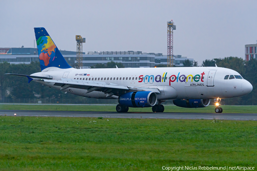 Small Planet Airlines Poland Airbus A320-233 (SP-HAC) | Photo 423374