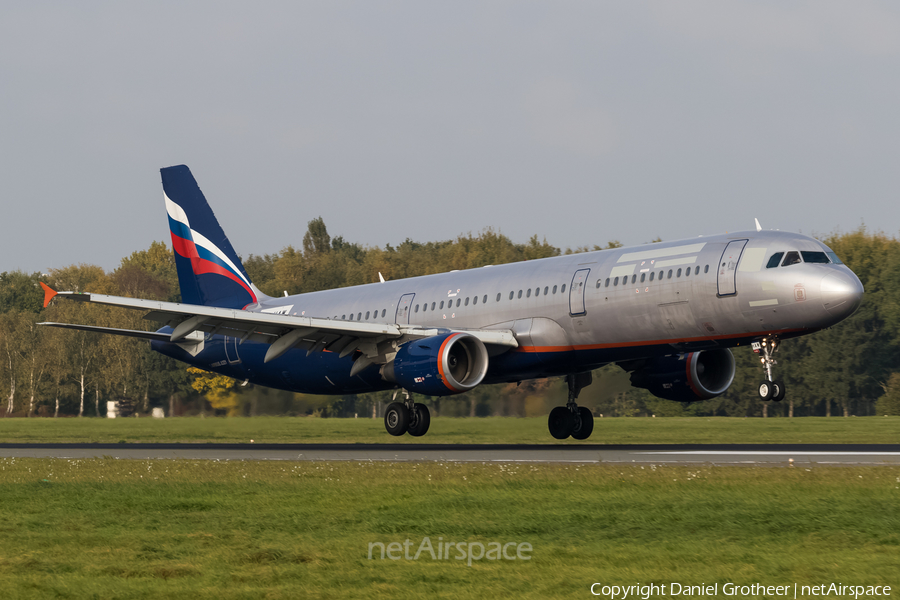 Small Planet Airlines Poland Airbus A321-211 (SP-HAW) | Photo 128223