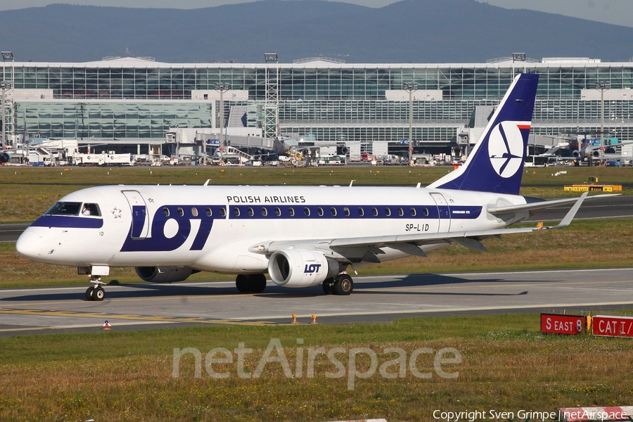 LOT Polish Airlines Embraer ERJ-175LR (ERJ-170-200LR) (SP-LID) | Photo 11345