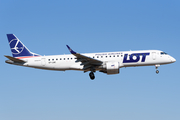 LOT Polish Airlines Embraer ERJ-190STD (ERJ-190-100STD) (SP-LMC) at  Warsaw - Frederic Chopin International, Poland