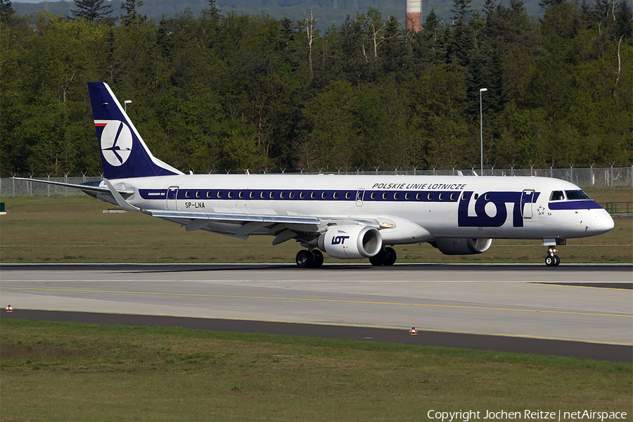 LOT Polish Airlines Embraer ERJ-195LR (ERJ-190-200LR) (SP-LNA) | Photo 107301