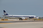 LOT Polish Airlines Embraer ERJ-195LR (ERJ-190-200LR) (SP-LNA) at  Barcelona - El Prat, Spain