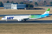 LOT Polish Airlines Embraer ERJ-195LR (ERJ-190-200LR) (SP-LNA) at  Warsaw - Frederic Chopin International, Poland