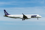 LOT Polish Airlines Embraer ERJ-195LR (ERJ-190-200LR) (SP-LNA) at  Warsaw - Frederic Chopin International, Poland