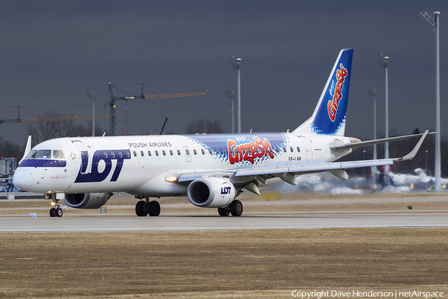 LOT Polish Airlines Embraer ERJ-195LR (ERJ-190-200LR) (SP-LNB) | Photo 374092