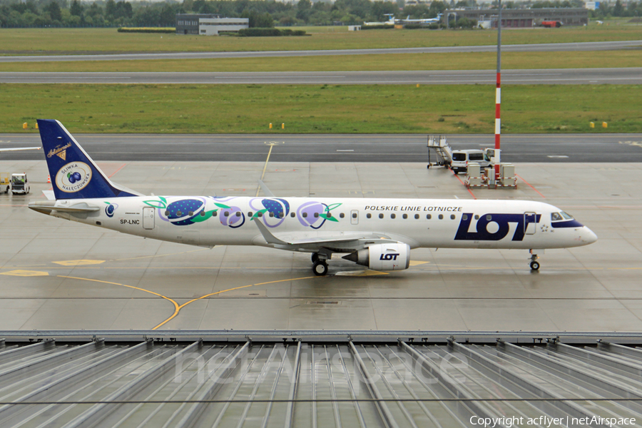 LOT Polish Airlines Embraer ERJ-195LR (ERJ-190-200LR) (SP-LNC) | Photo 589013