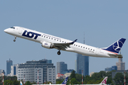 LOT Polish Airlines Embraer ERJ-195LR (ERJ-190-200LR) (SP-LNG) at  Warsaw - Frederic Chopin International, Poland