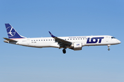 LOT Polish Airlines Embraer ERJ-195LR (ERJ-190-200LR) (SP-LNH) at  Warsaw - Frederic Chopin International, Poland