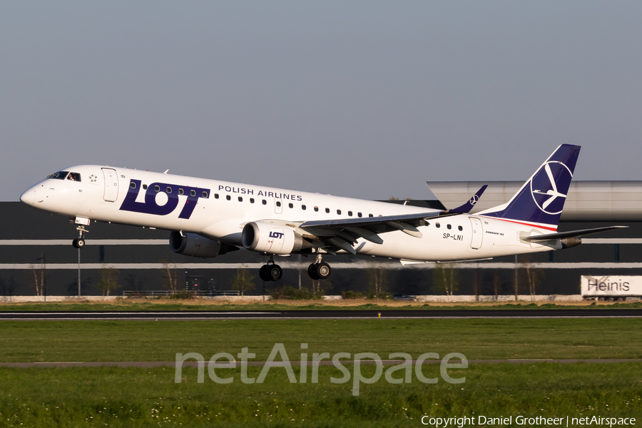 LOT Polish Airlines Embraer ERJ-195LR (ERJ-190-200LR) (SP-LNI) | Photo 331378