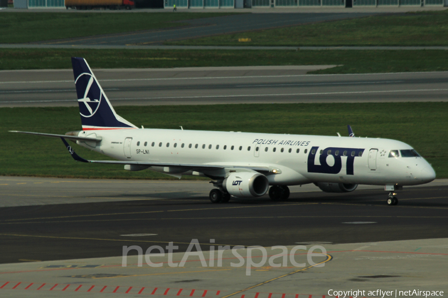 LOT Polish Airlines Embraer ERJ-195LR (ERJ-190-200LR) (SP-LNI) | Photo 264756