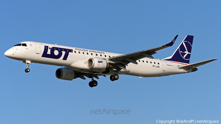 LOT Polish Airlines Embraer ERJ-195LR (ERJ-190-200LR) (SP-LNK) | Photo 454528