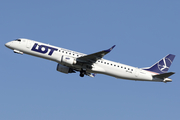 LOT Polish Airlines Embraer ERJ-195AR (ERJ-190-200 IGW) (SP-LNL) at  Warsaw - Frederic Chopin International, Poland