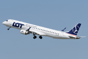 LOT Polish Airlines Embraer ERJ-195LR (ERJ-190-200LR) (SP-LNM) at  Warsaw - Frederic Chopin International, Poland